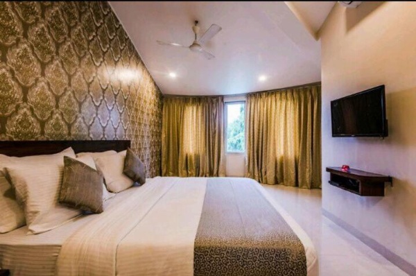 Strand Resort image 11