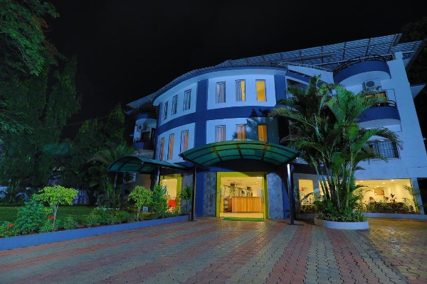 Strand Resort image 2